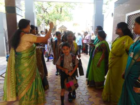 	Primary School students were welcomed by Green House Teachers